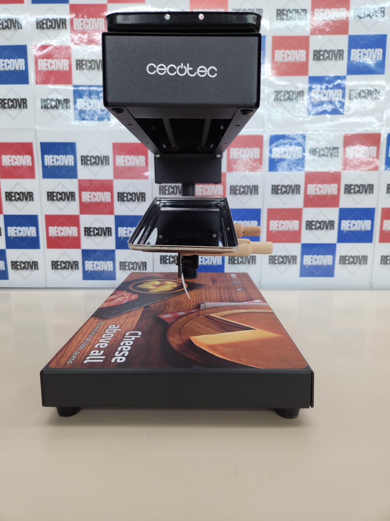 Raclette Cheese&Grill 60oW 6000 Black. Potencia, Función Grill, Acabado Acero INOX, Termostato Regulable, 2 espátulas de Madera, Parrilla Superior Antiadherente Cecotec
