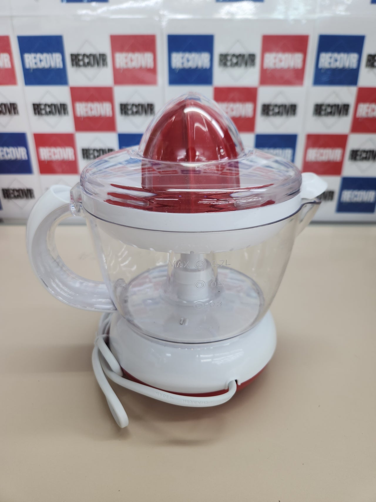 Exprimidor de cítricos, 25W, capacidad 700cc, Doble copa para exprimir, Regilla filtrante, Blanco/Rojo Girmi SR0201