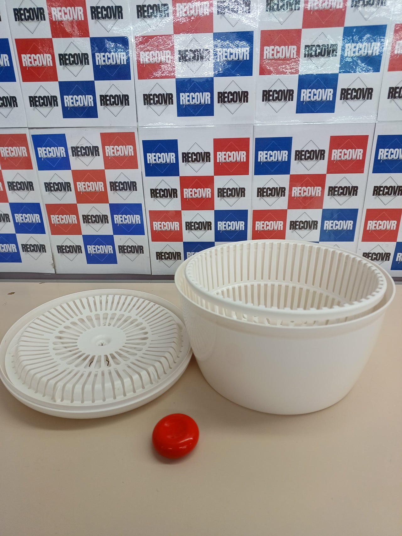 Escurridor para ensaladas y verduras con manivela, diseño Innovador con rejilla de evacuación de agua y bol-ensaladera, eficaz y fácil de usar con el asa de tirar Moulinex Escurridor K10101