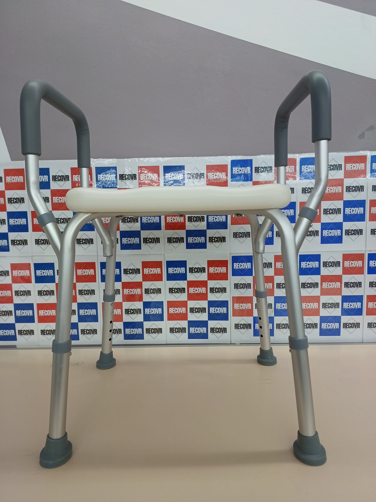 Mobiclinic, Silla Ducha Mayores, Taburete baño Adultos, Acueducto, Marca española, Ortopédica, Aluminio, PVC, Altura Regulable, Ergonómico, Reposabrazos, Conteras Antideslizantes, Banqueta