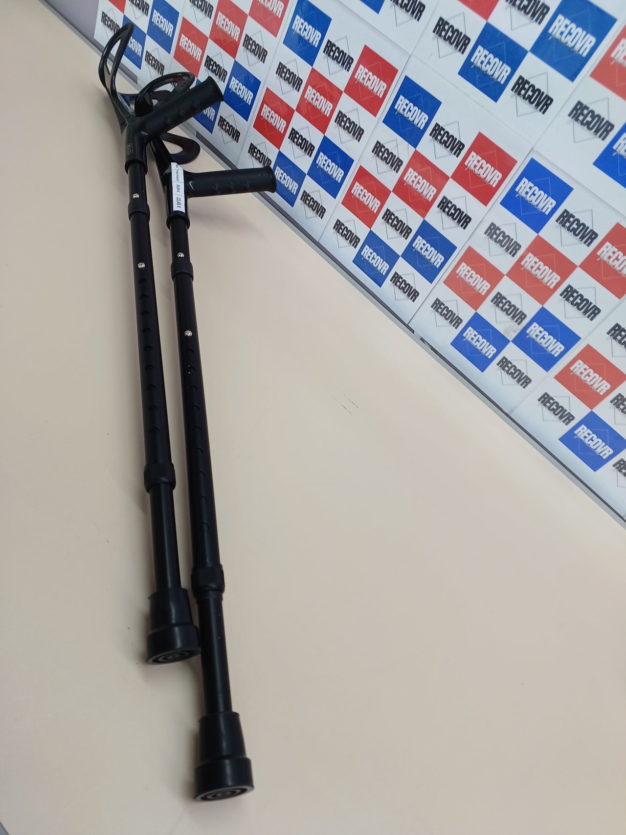 VEVOR Muletas de Antebrazo para Adultos Plegables con Altura Ajustable de 10 Niveles, con Puño Abierto para Cirugía de Lesiones en las Piernas para Discapacitados, 1 Par, 175 x 125 x (962-1192) mm