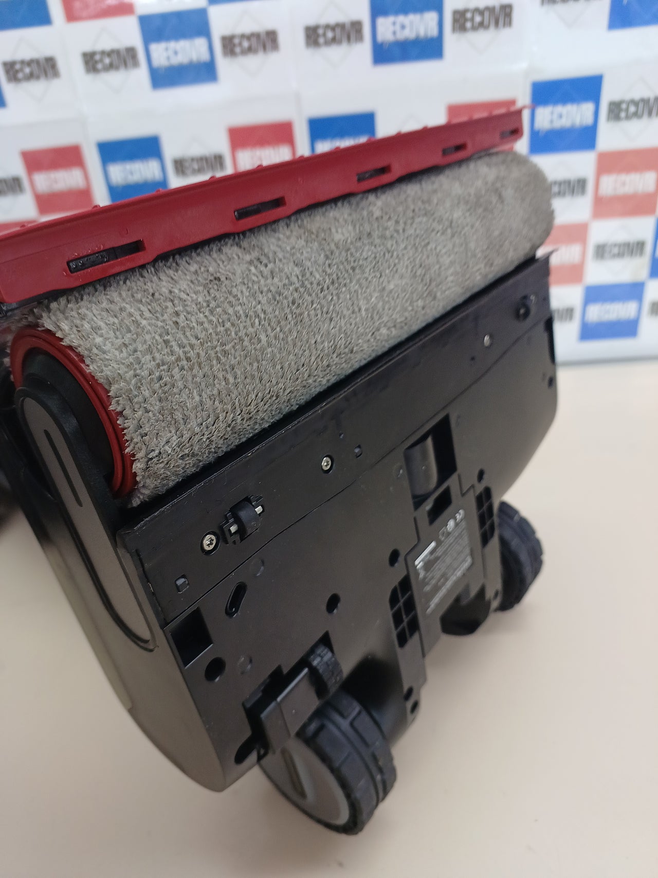 Aspirador seco y húmedo 21 000 Pa con brazo robótico – Dreame
