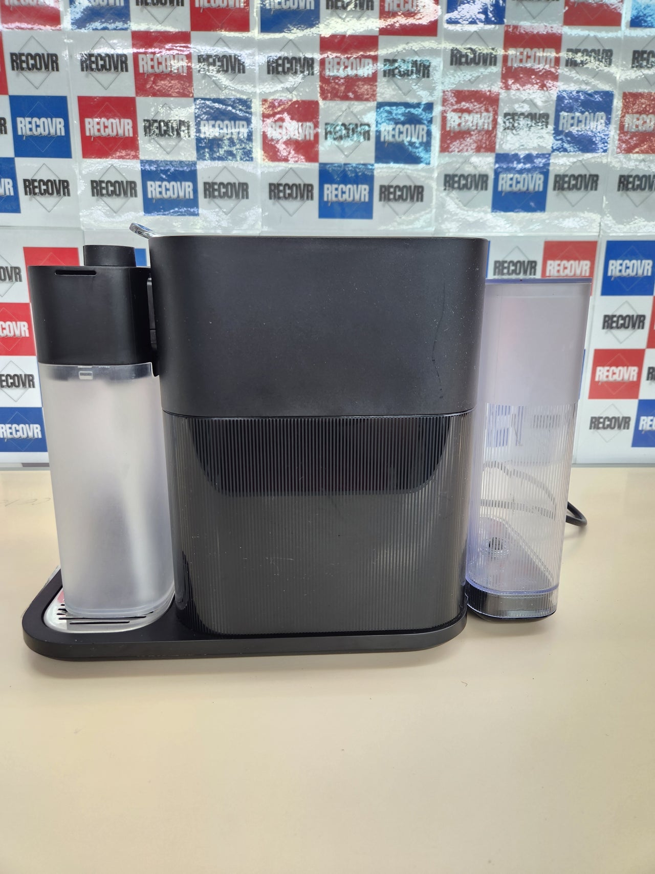 Cafetera 1.3L cápsulas Gran Lattissima Nespresso DeLonghi