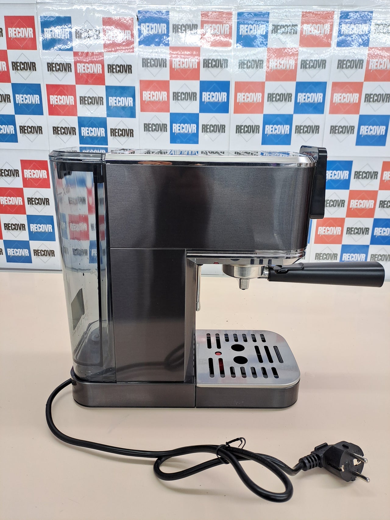 Cafetera Cecotec  express para espresso y cappuccino Cafelizzia ColdBrew.