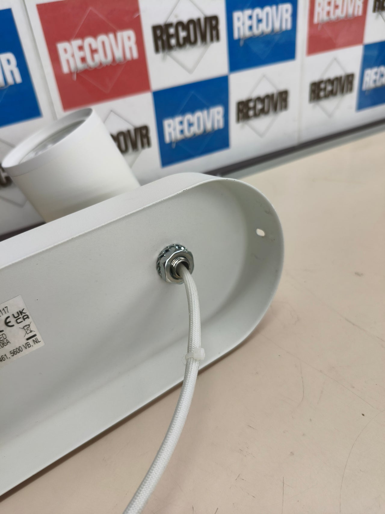 Lámpara inteligente WiZ Imageo con 3 focos LED blancos compatibles
