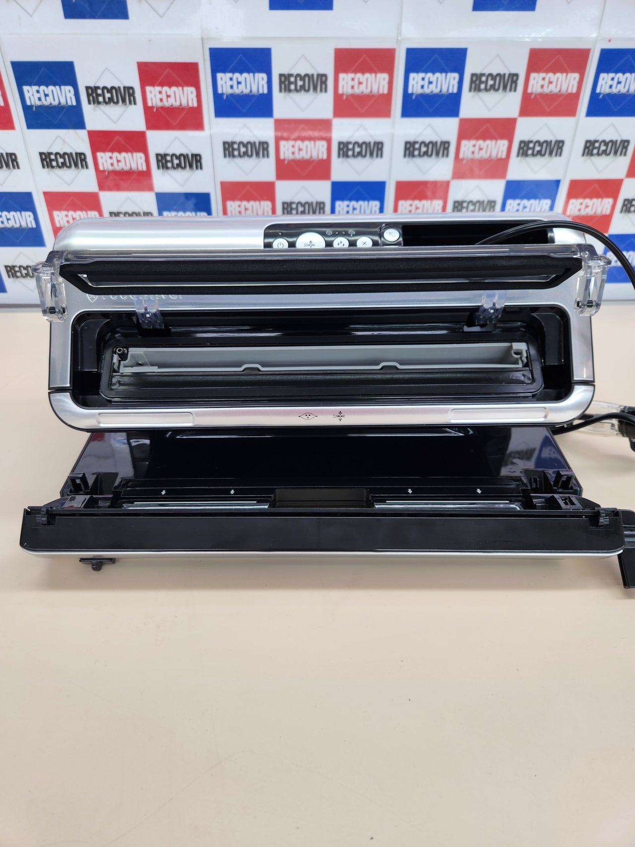 Selladora al Vacío Automática Profesional | FoodSaver | Compartimento para rollo y cortador | Función de marinado | Incluye bolsas de vacío surtidas [FFS006X]