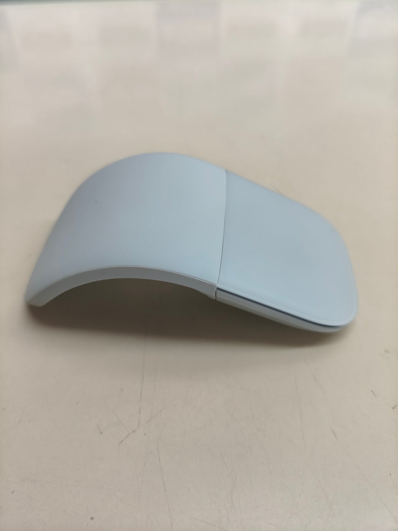 Ratón Bluetooth Microsoft Surface Arc Mouse gris claro