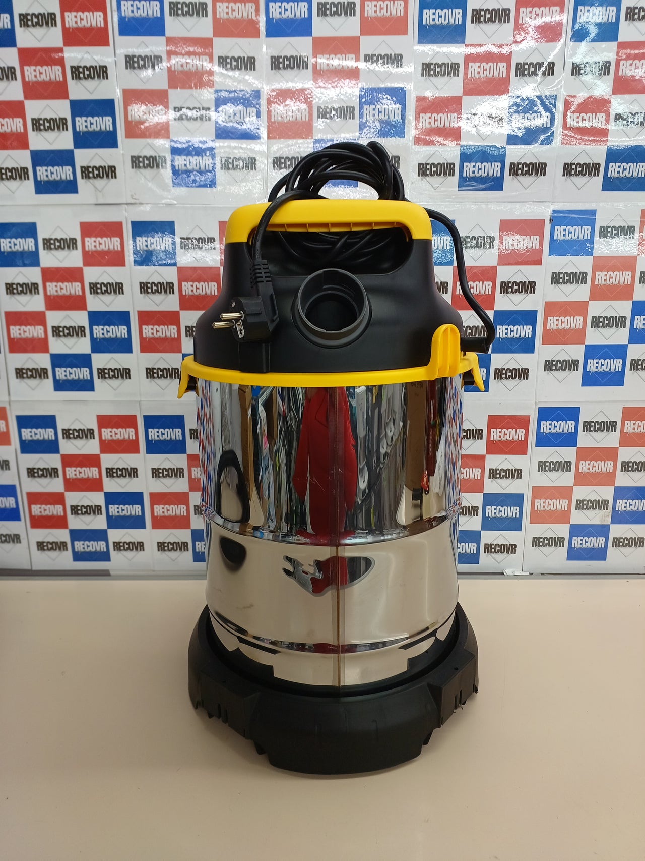 Aspirador Stanley SXVC30XTDE 1600W 30L