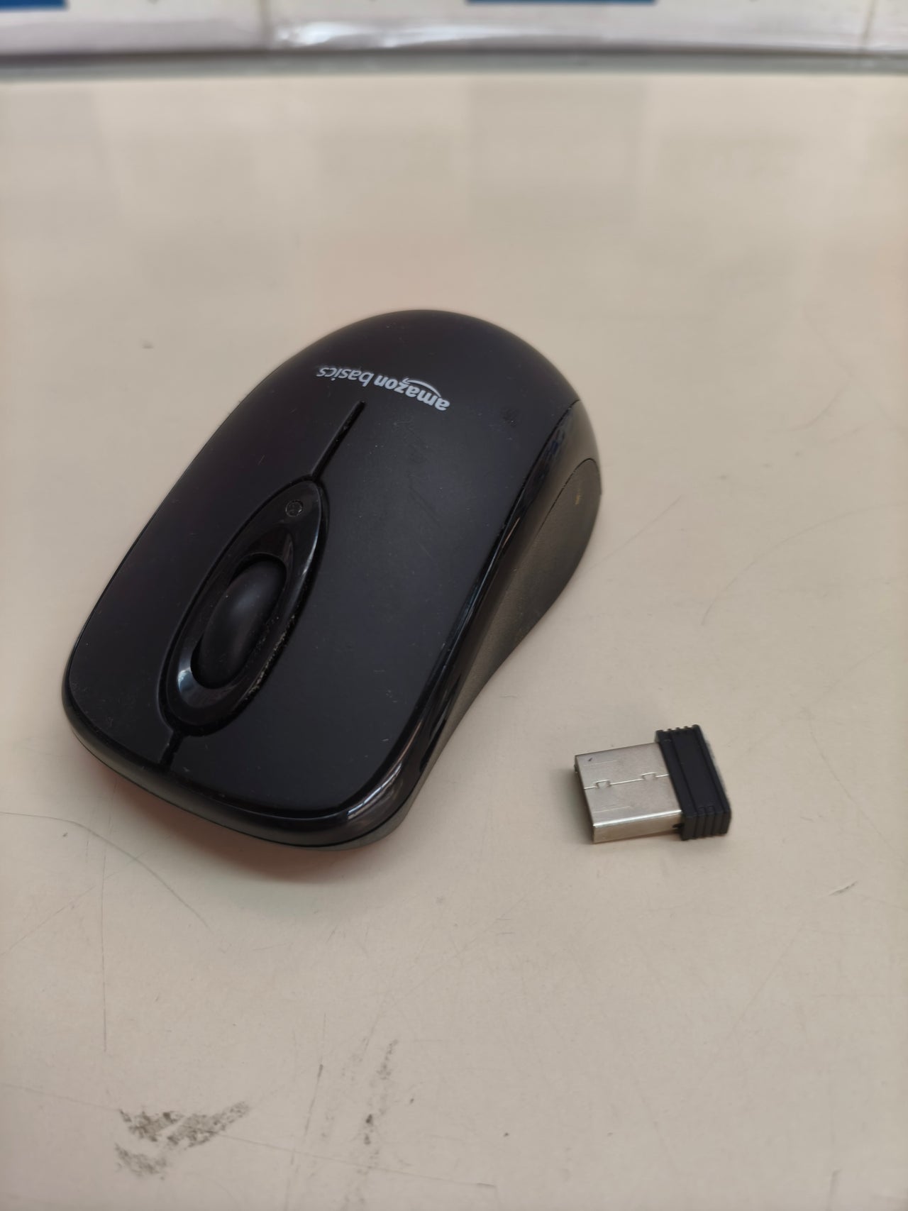 Ratón inalámbrico Amazon Basics con receptor USB, negro