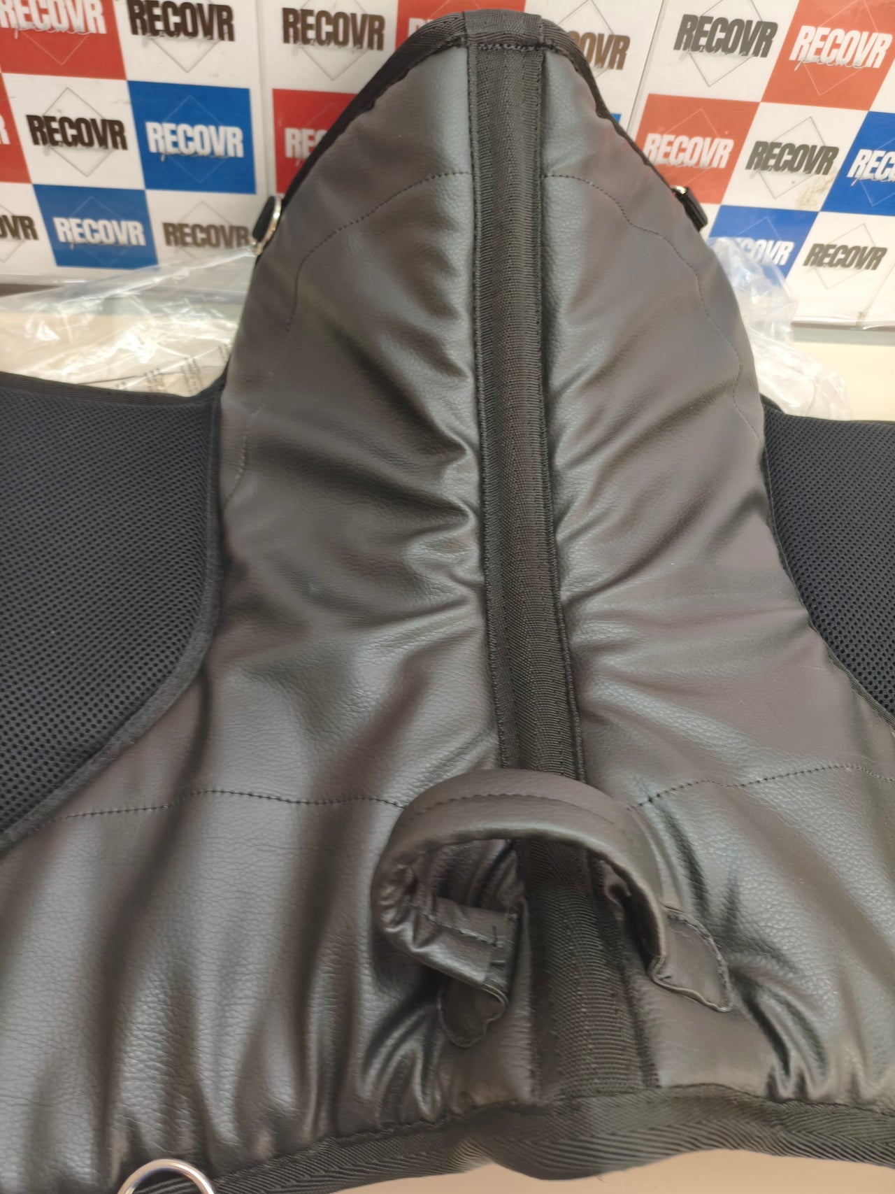 Almohadilla de equitación Covalliero AiRide (50 cm, negra)