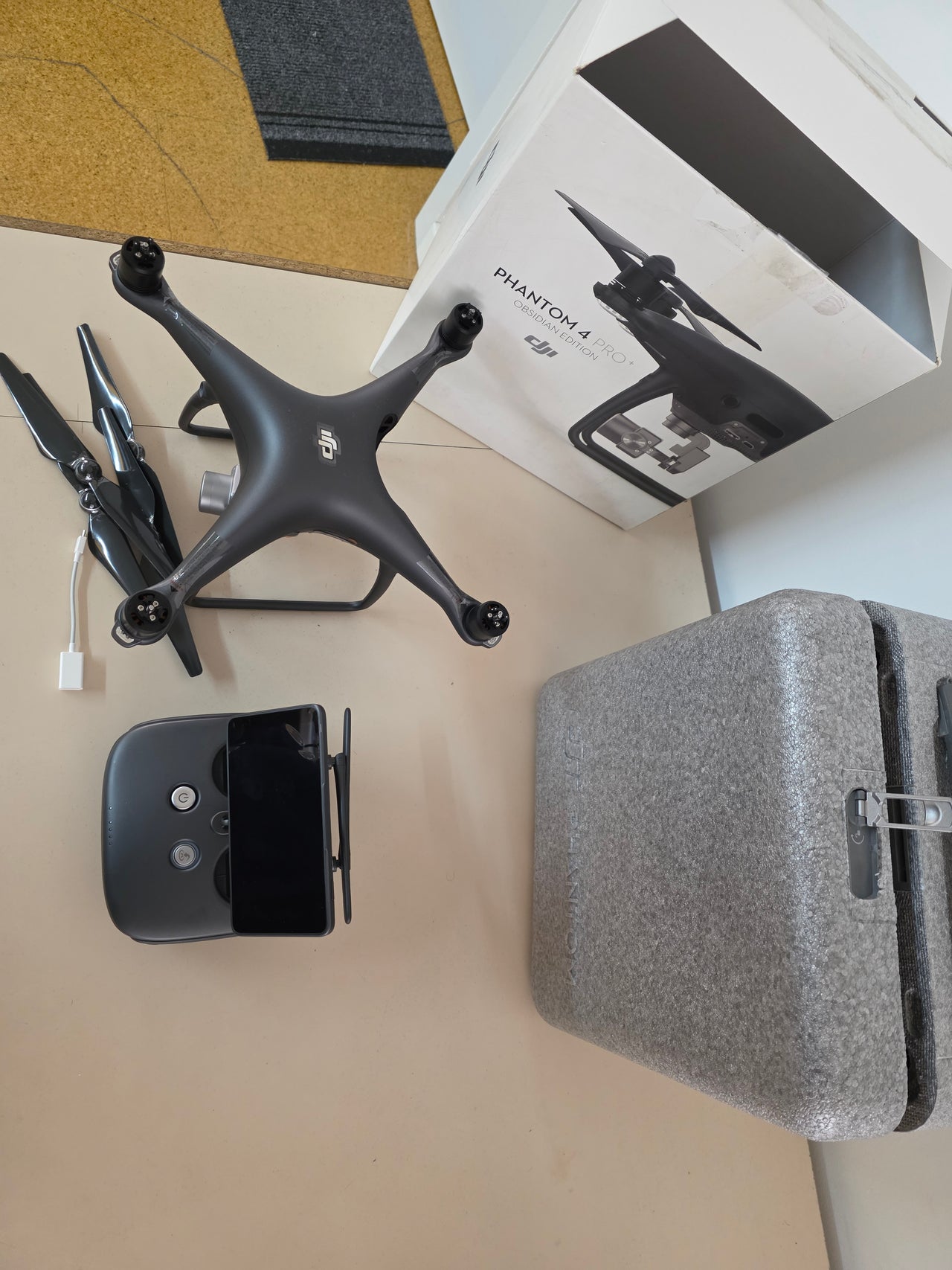 DJI Phantom 4 Pro Plus Obsidian - Dron