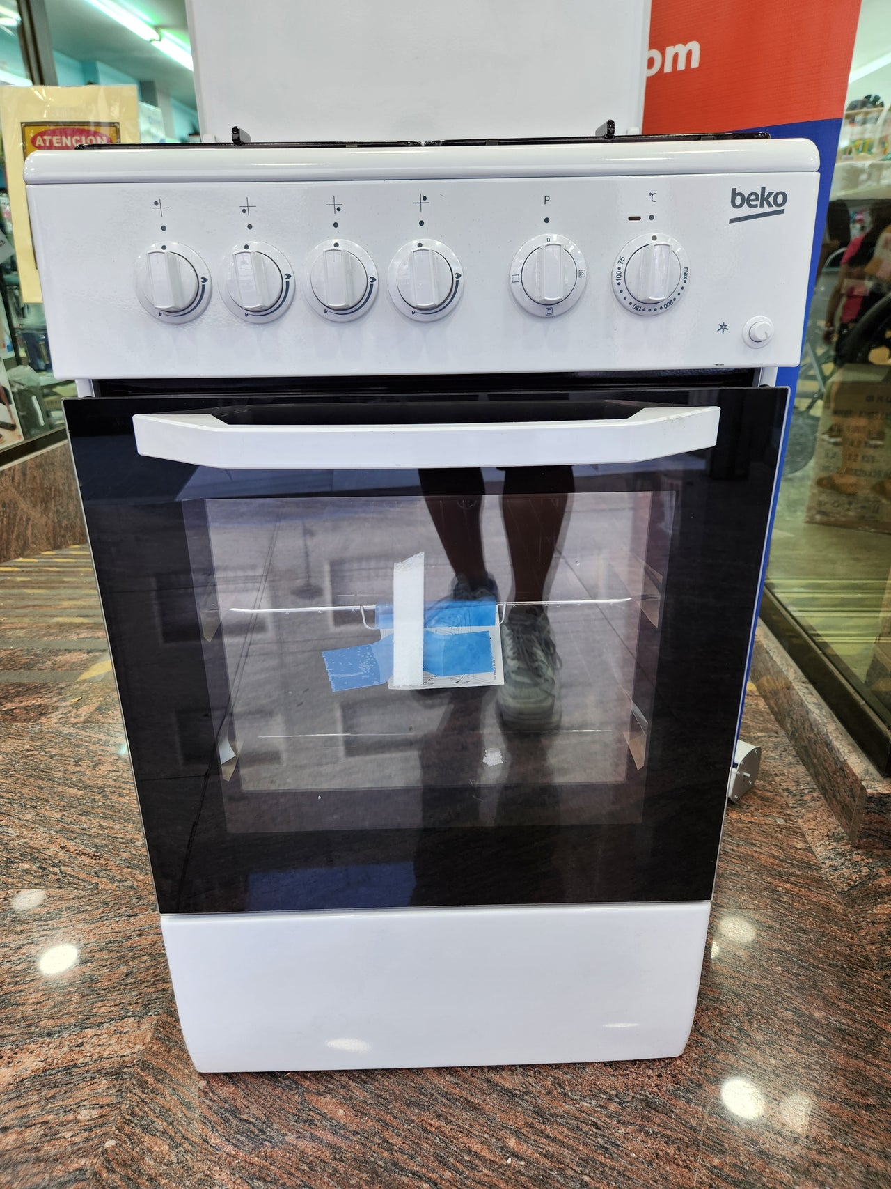 Cocina 50x50 cm gas y horno eléctrico Beko