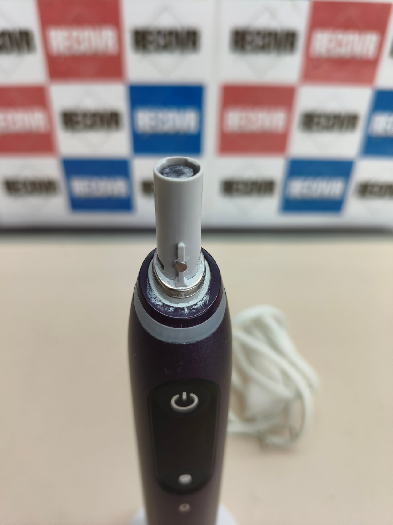 Cepillo de dientes eléctrico Oral-B iO 8N violeta