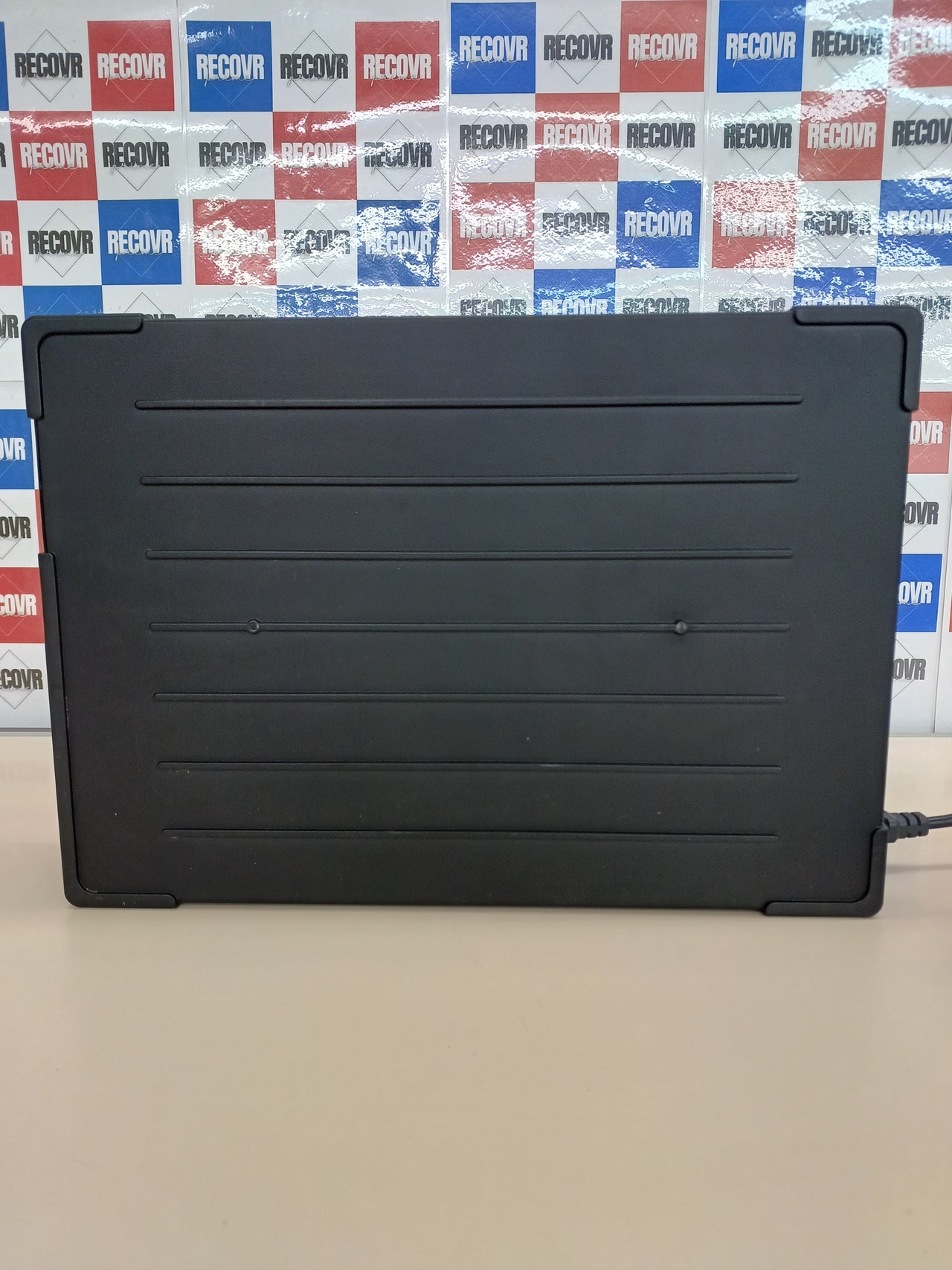 Eaton Ellipse Pro 1200 DIN - Fuente de alimentación ininterrumpida (SAI) - Potencia 1200 VA con protección de sobrevoltaje (8 salidas Schuko) y regulación de voltaje (AVR), Negro