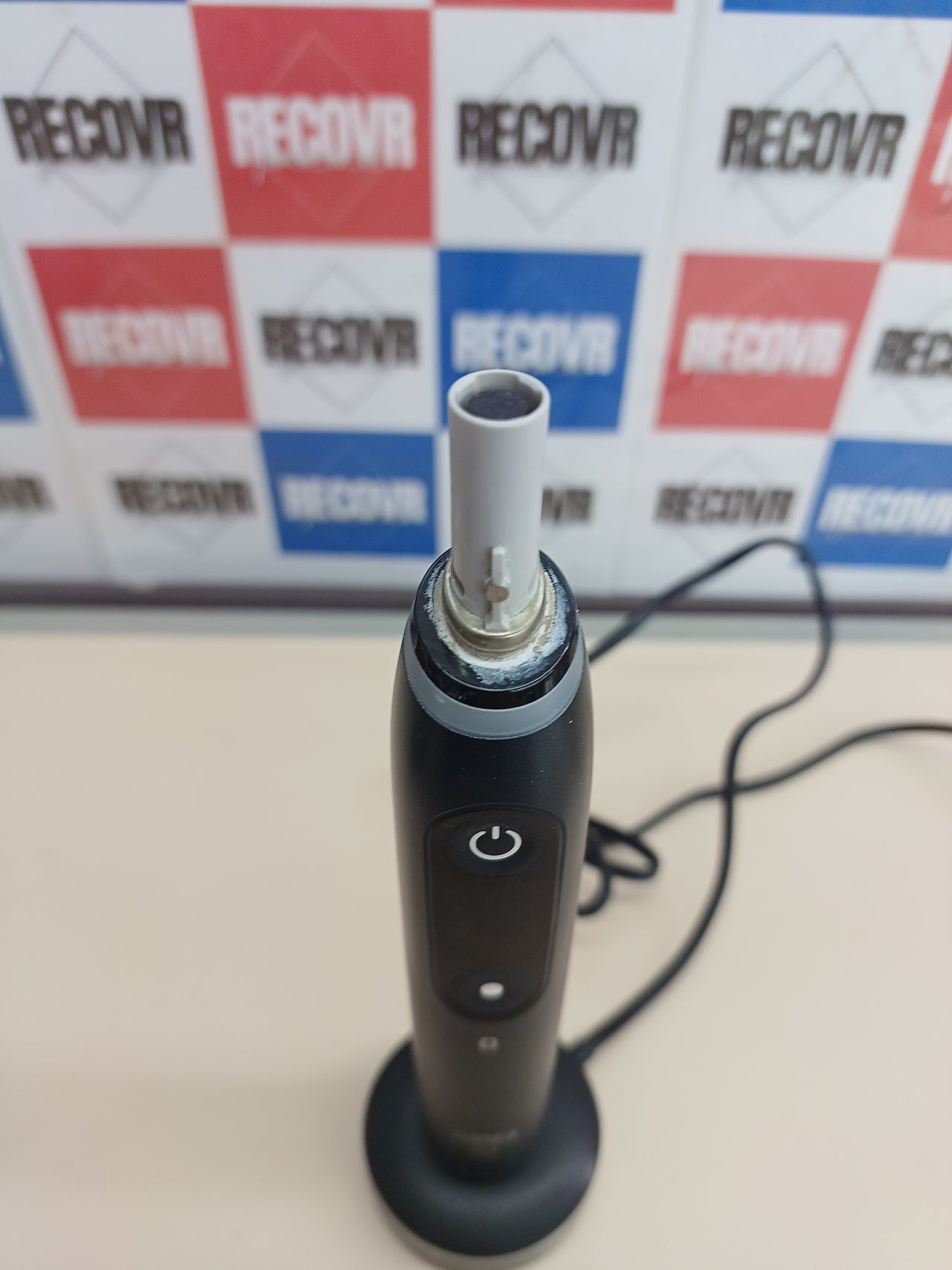 Cepillo eléctrico iO7N negro con funda Oral-B