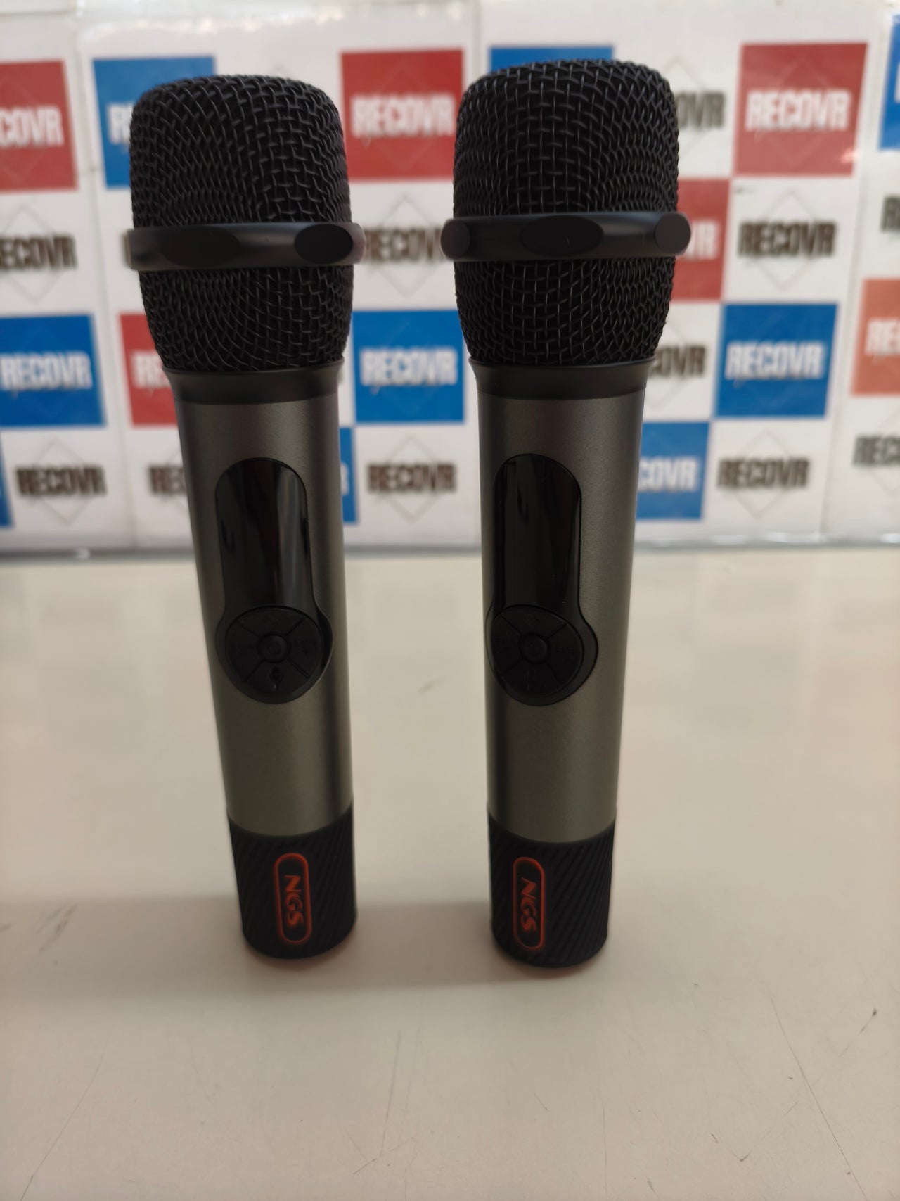 Pack de 2 micrófonos inalámbricos dinámicos NGS