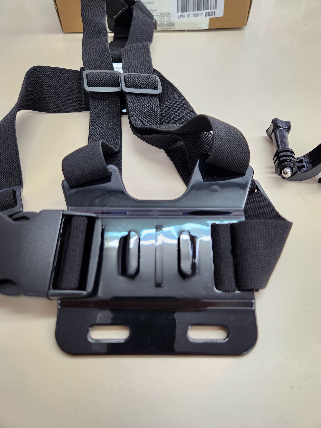 Arnés de Pecho Ajustable para GoPro y Cámaras de Acción, Ligero y Cómodo, Amazon Basics