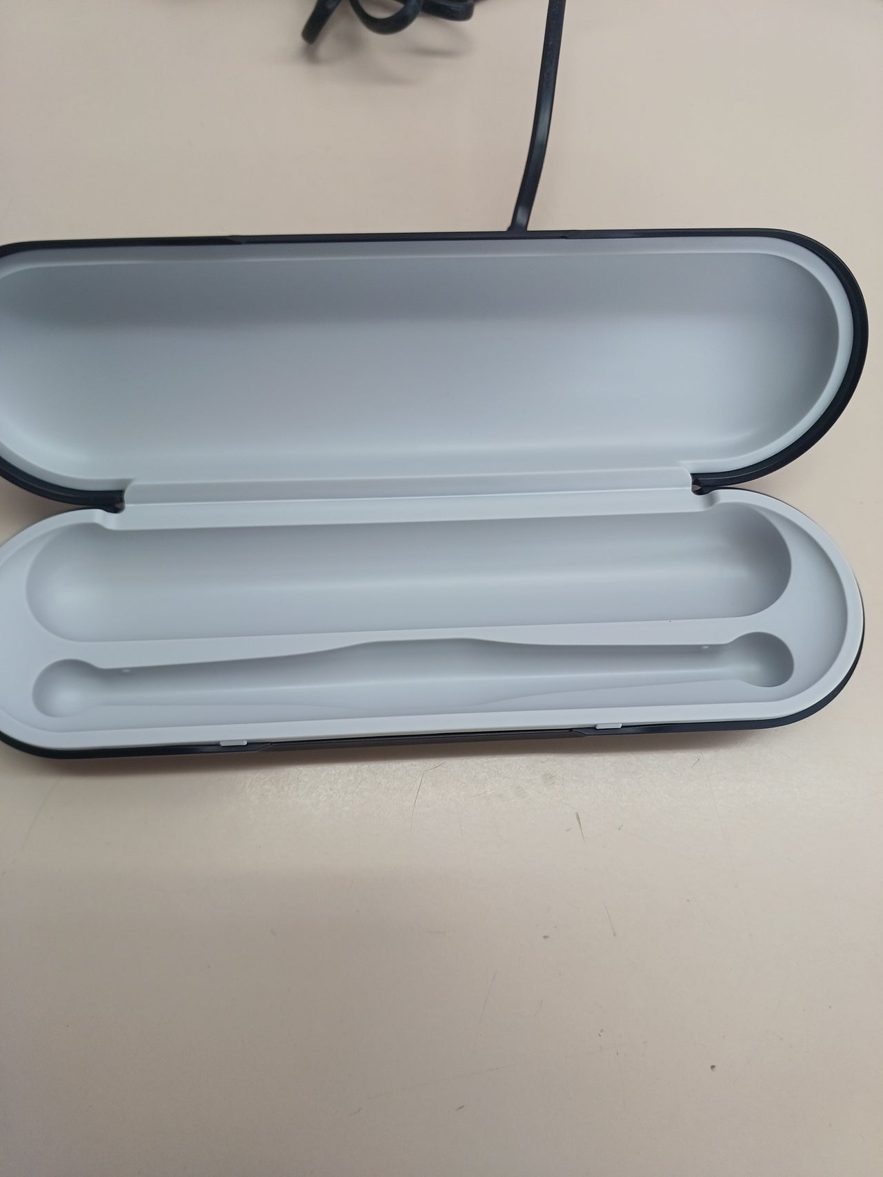 Cepillo eléctrico iO7N negro con funda Oral-B