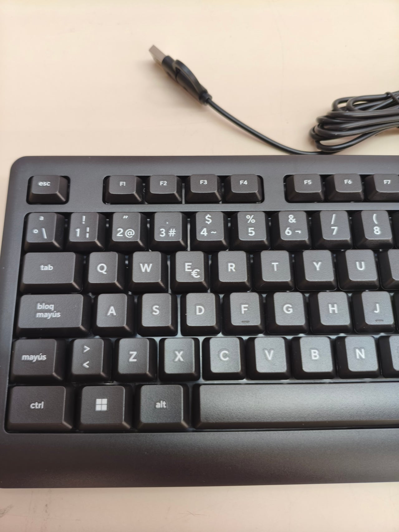 Trust Taro - Teclado con cable para Windows