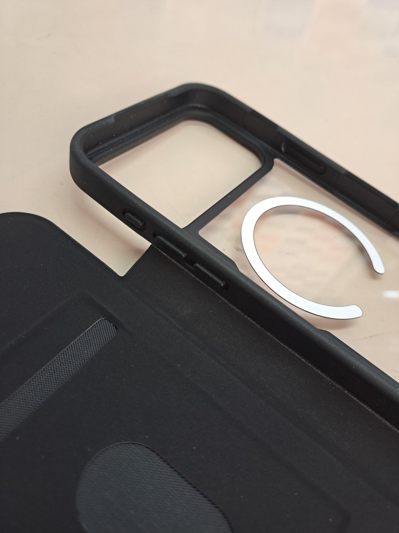 Funda OtterBox React Folio MagSafe para iPhone 17 Pro Max