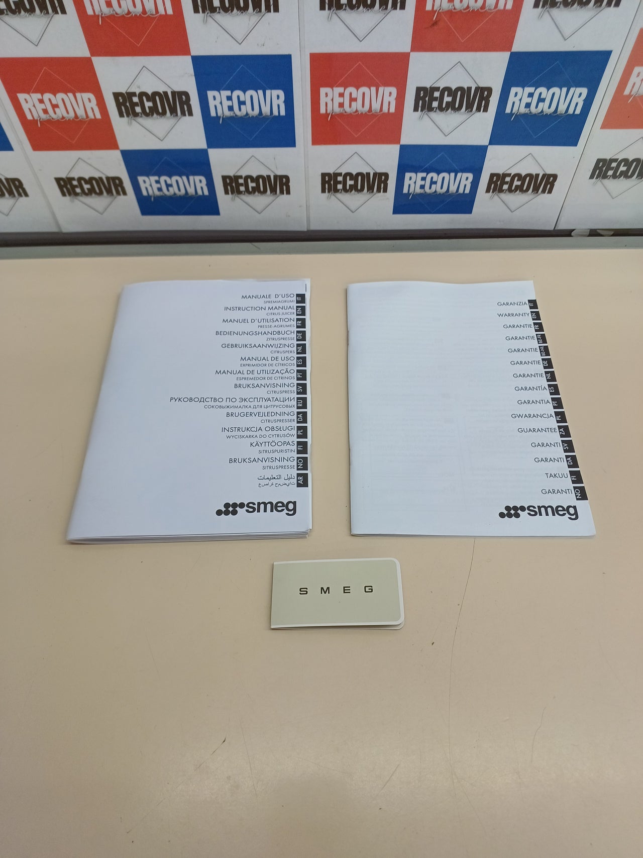 Exprimidor de cítricos Smeg CJF11PKEU