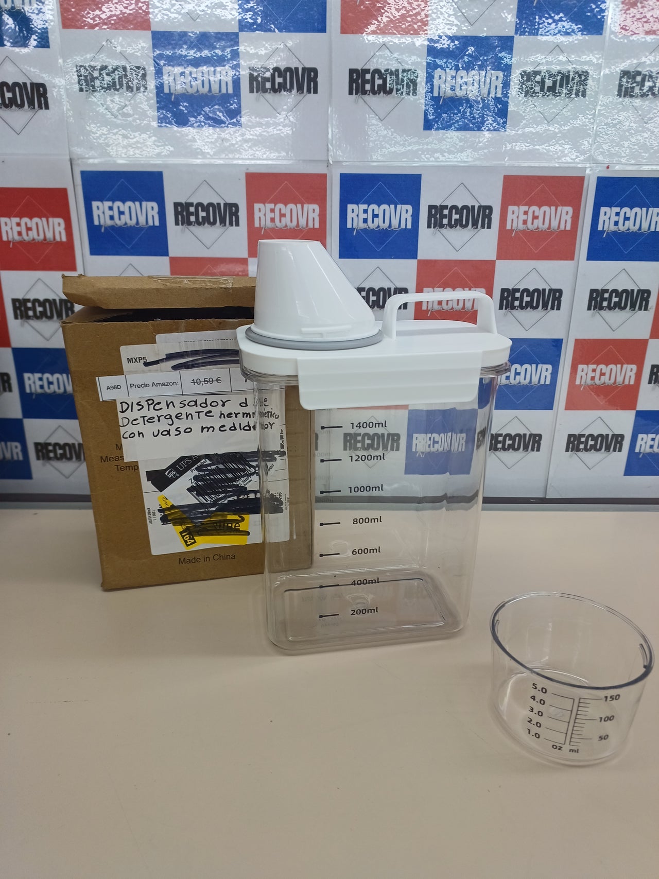 Caja hermética para detergente 1800 ml con vaso medidor