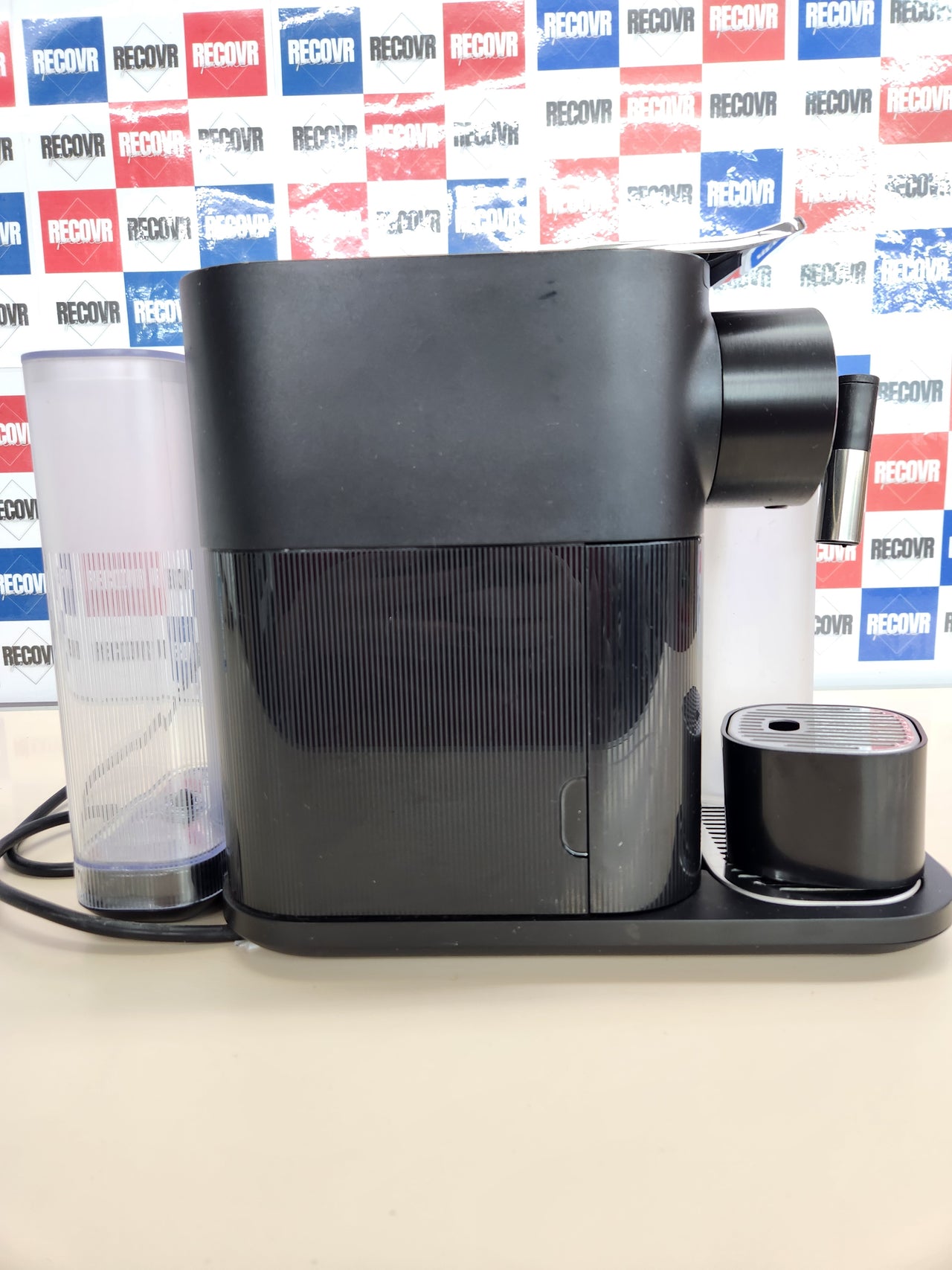 Cafetera 1.3L cápsulas Gran Lattissima Nespresso DeLonghi