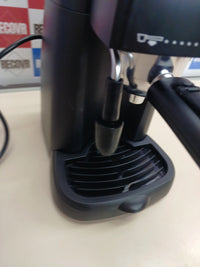 Cafetera espresso 4 tazas con espumador - Severin