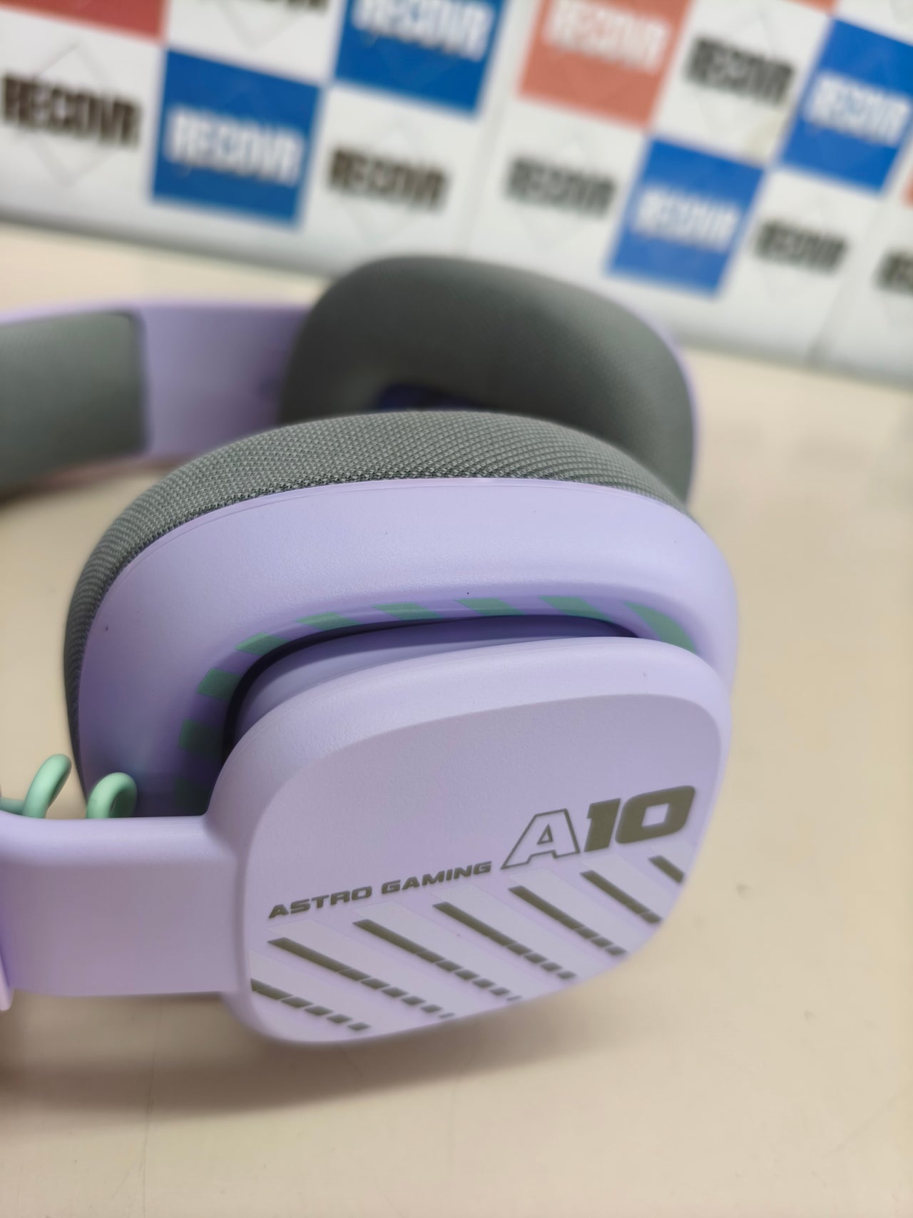 Auriculares gaming con cable ASTRO A10 Gen 2 lila para PC