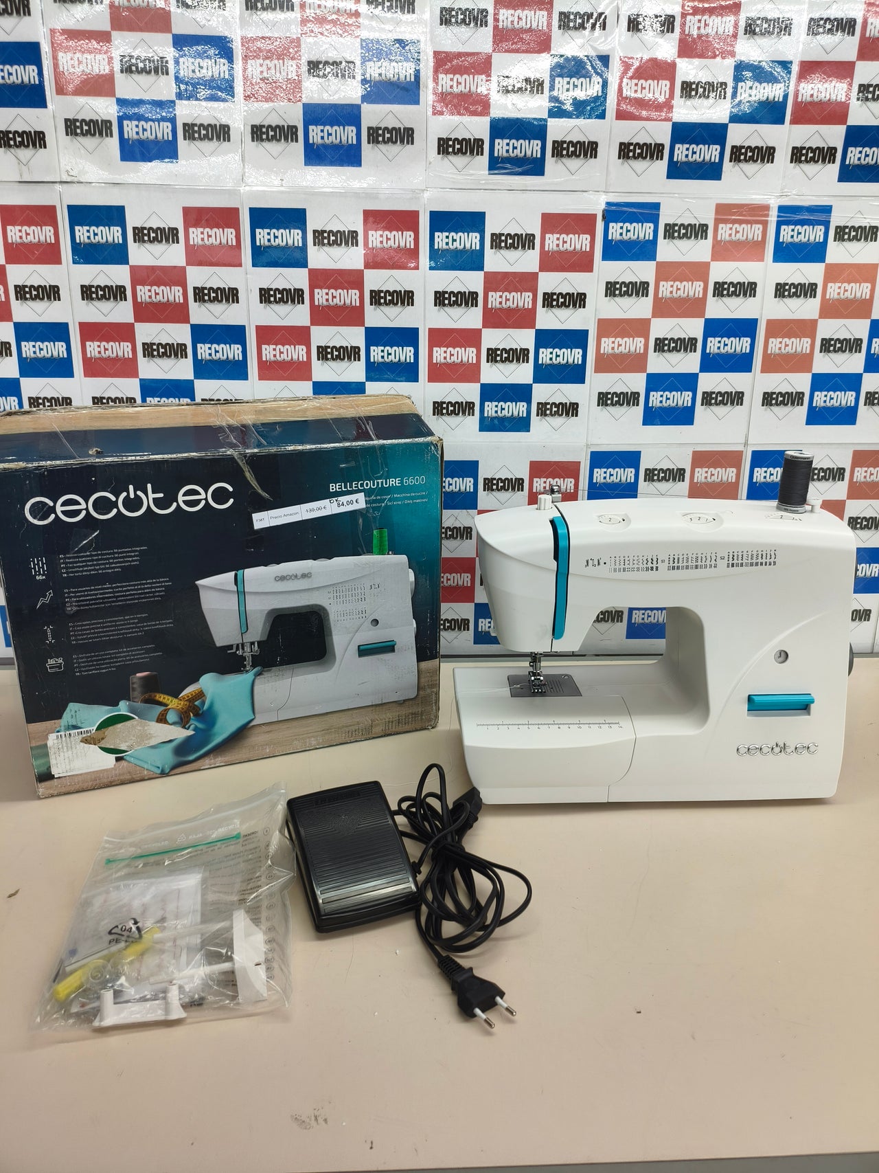 Máquina de coser Cecotec  66 puntadas con brazo libre y accesorios