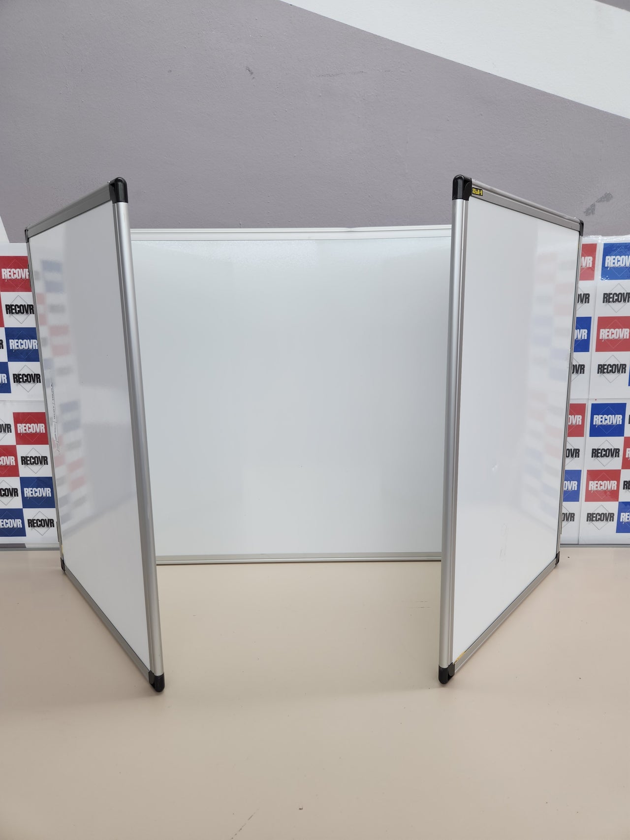 Pizarra Blanca Magnética Triptica, 90 x 60 cm (cerrada), 180 x 60 cm (abierta), superficie de acero lacado, marco de aluminio Bi-Office