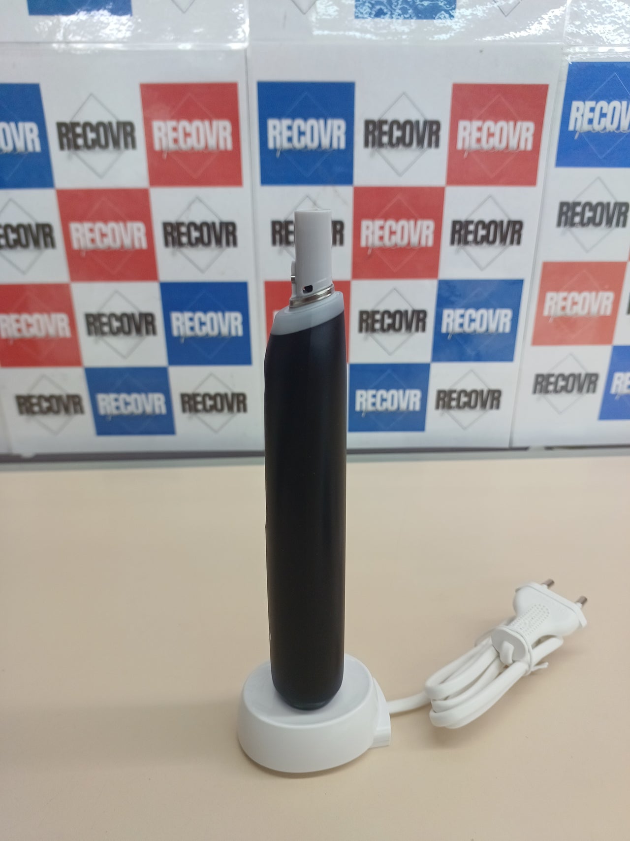 Cepillo eléctrico iO5 negro con 3 cabezales Oral-B