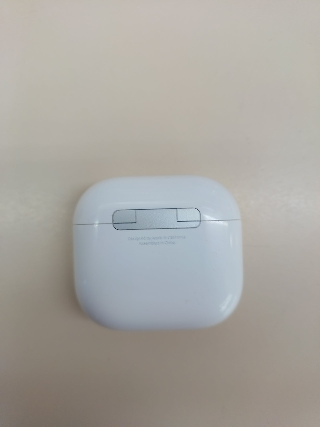 AirPods 4 con audio espacial y USB-C Apple