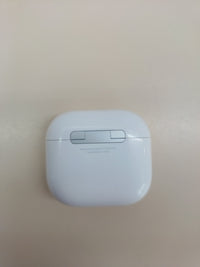 AirPods 4 con audio espacial y USB-C Apple