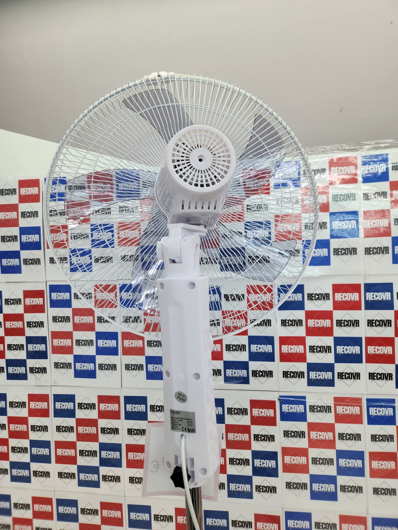 Ventilador de pie Spark 18" con mando, 65W, 5 aspas aluminio, altura regulable, silencioso S-18SF/R1