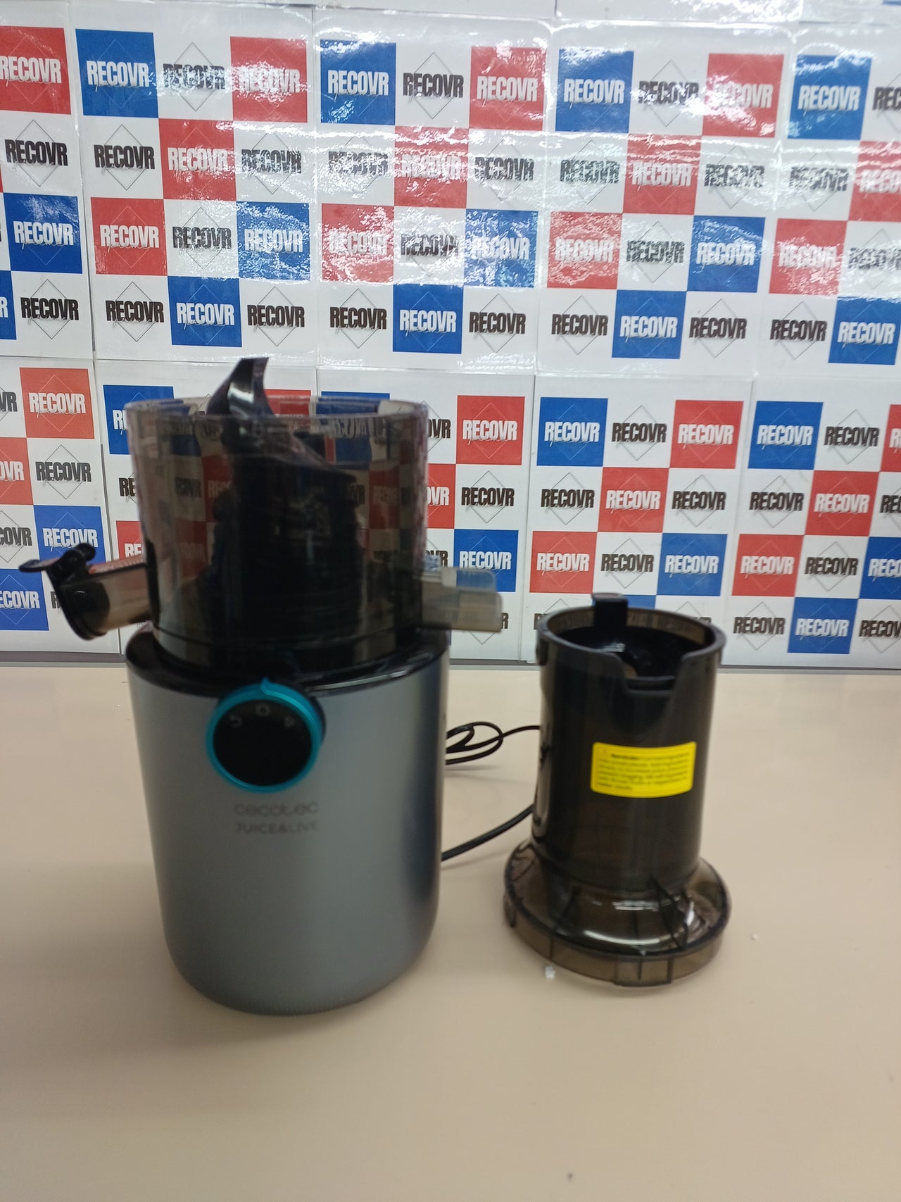 Licuadora prensa fría 200W boca 82 mm Cecotec