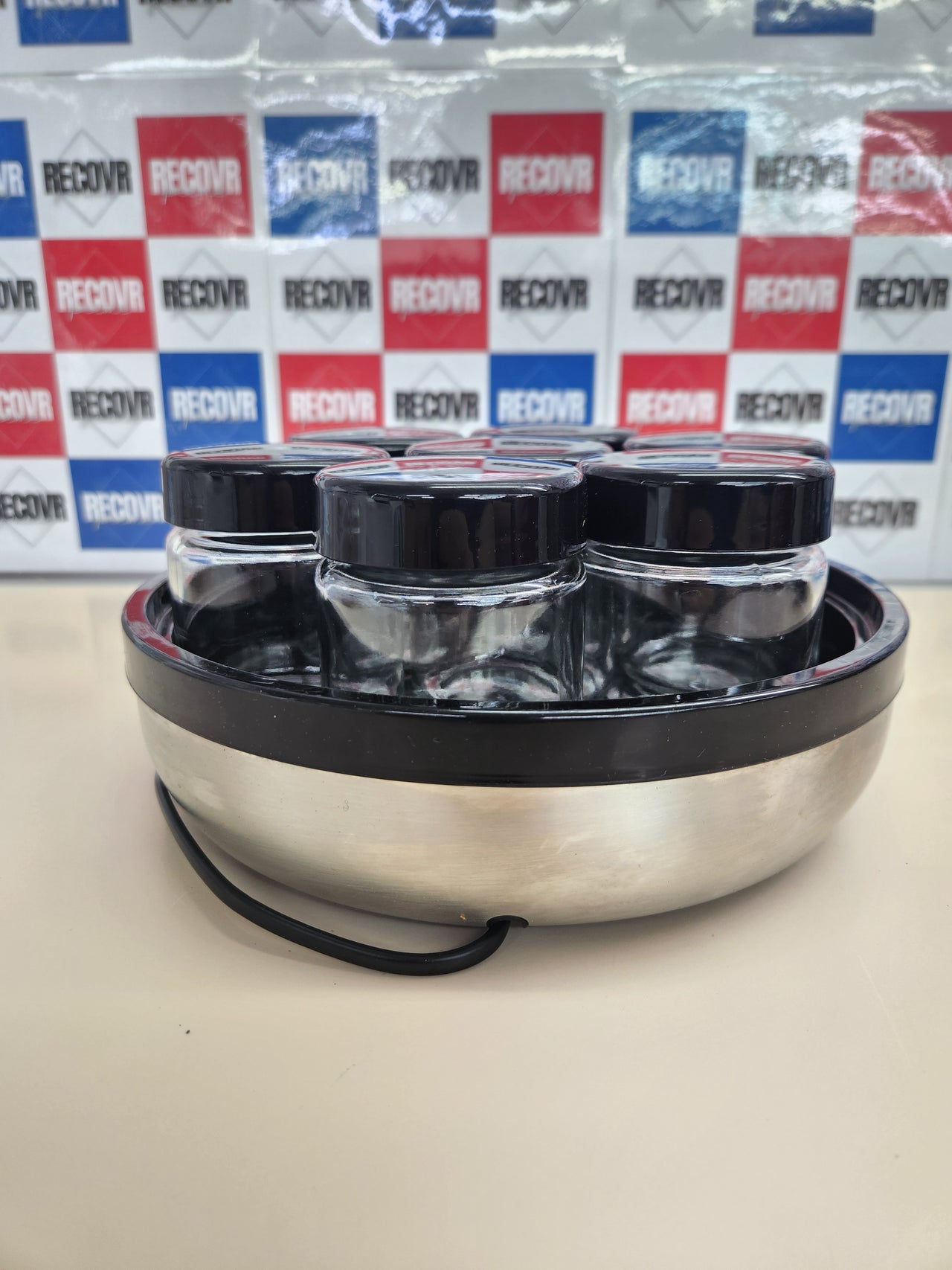 Yogurtera digital 7 tarros, mini yogurtera con 5 programas automáticos incluidos para hacer yogur casero, sin BPA, acero inoxidable cepillado/negro, JG 3521 SEVERIN