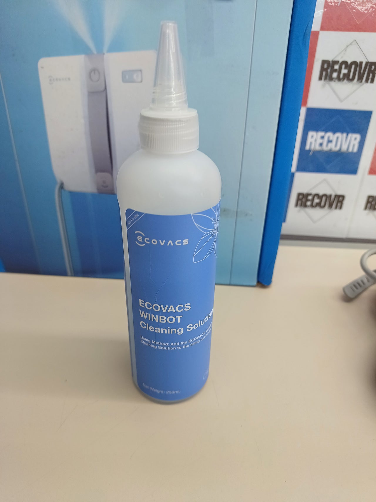 Robot limpiacristales compacto con pulverizador y rutas inteligentes - ECOVACS