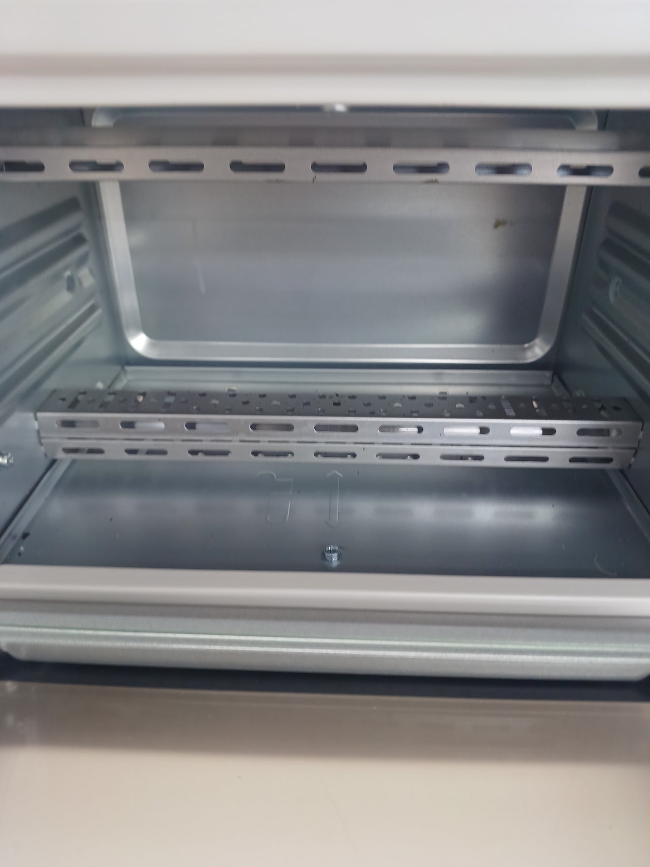 Horno sobremesa 10 L 1000 W con temporizador CECOTEC