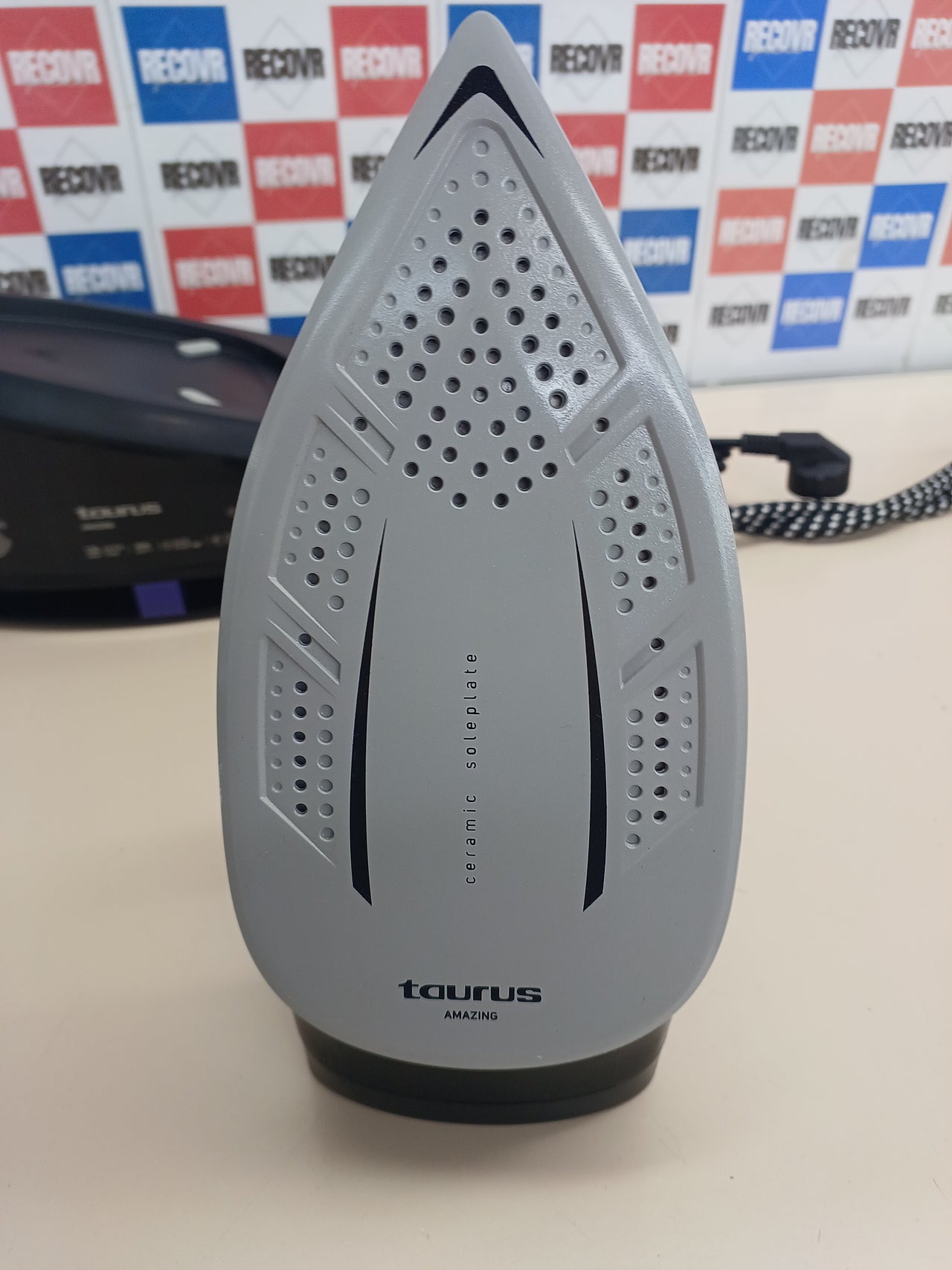 Centro planchado 3000 W con golpe 400 g TAURUS