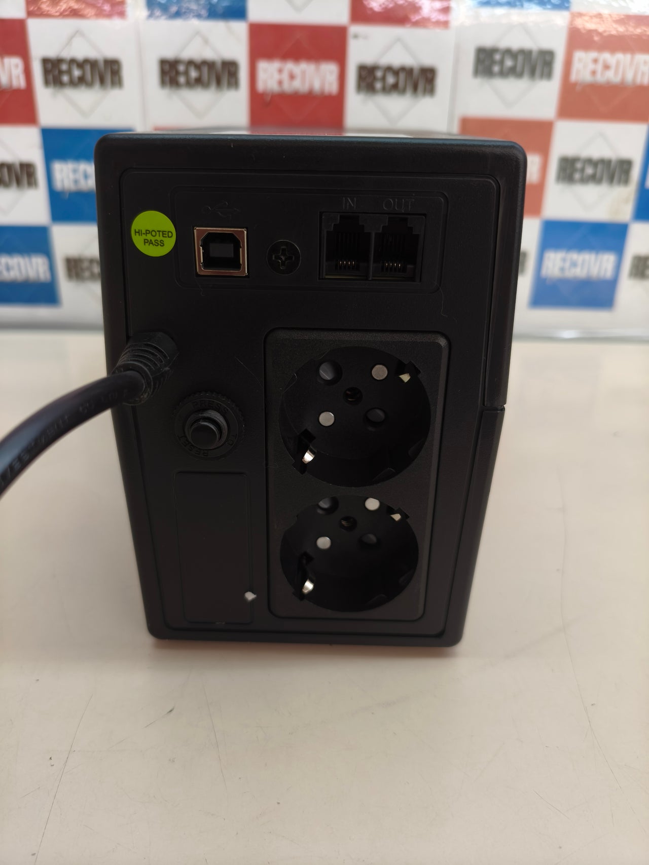 Sistema de Alimentación Ininterrumpida 650 VA (360 W)