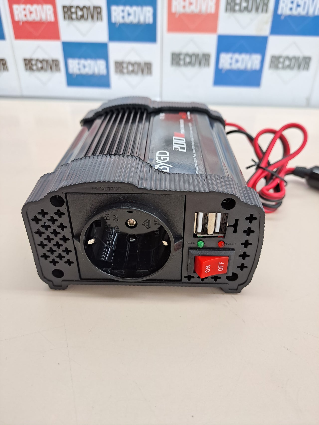 Inversor de coche BYGD 200W 12V a 220V