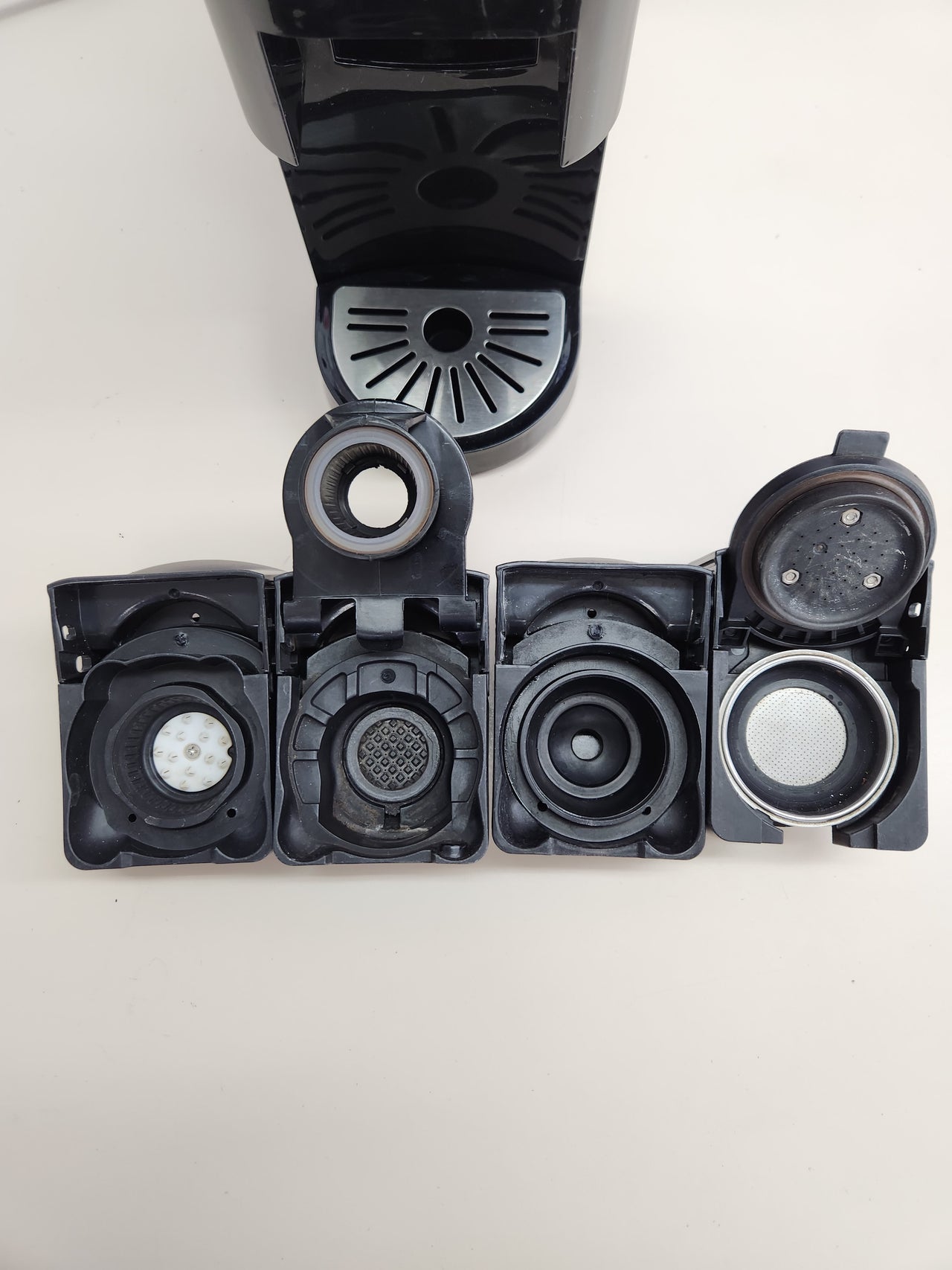 Cafetera 19 bares  multicápsulas,1450W, 800ml adaptadores para cápsulas Nespresso, Dolce Gusto, Lavazza a Modo Mio, monodosis ESE y café molido, 19 bares, depósito de agua extraíble Princess 249451