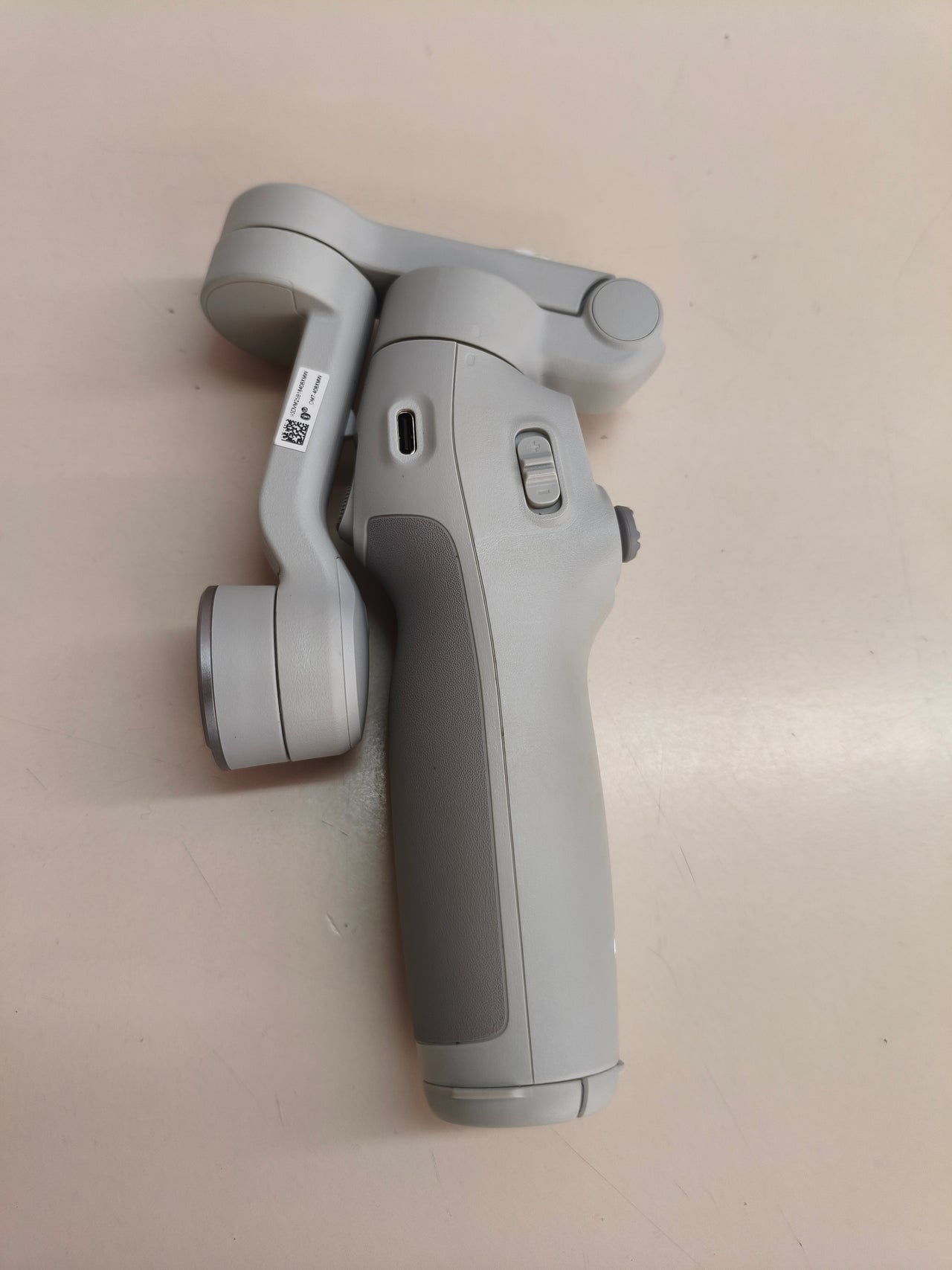 DJI Osmo Mobile 7, gimbal 3 ejes para móvil