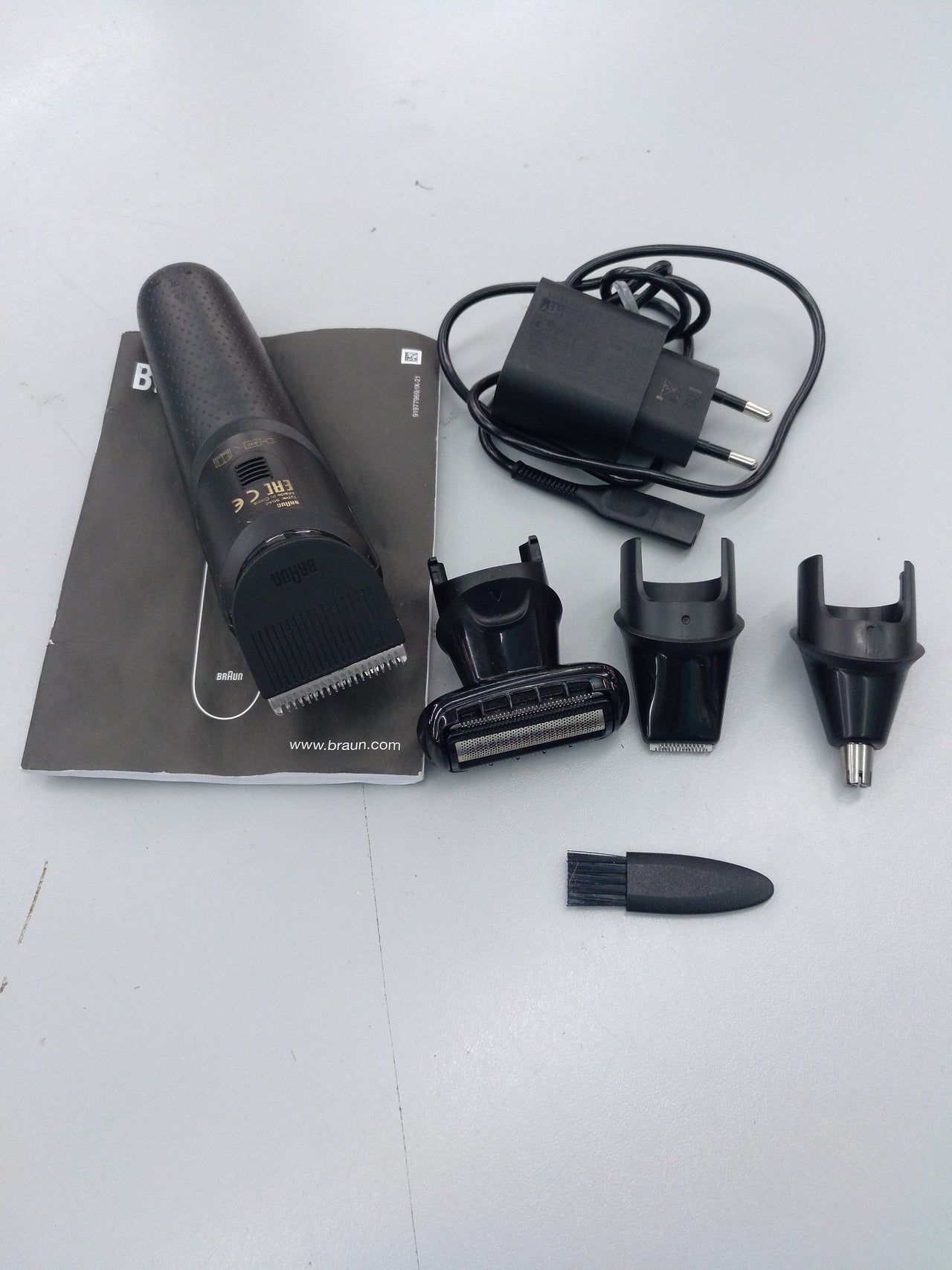Braun Recortadora Todo En Uno 5 MGK5380, Recortadora De Barba 9 En 1 Para Hombre, Máquina de afeitar, Cortapelos, Para La Cara, Pelo, Orejas, Nariz, 7 Accesorios, Negro/Azul