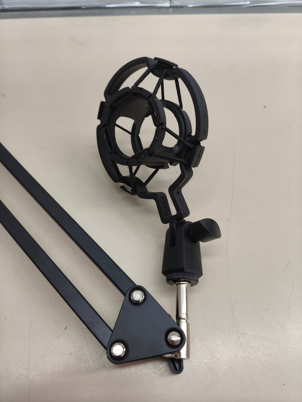 Brazo de micrófono plegable con soporte antivibración y pinza