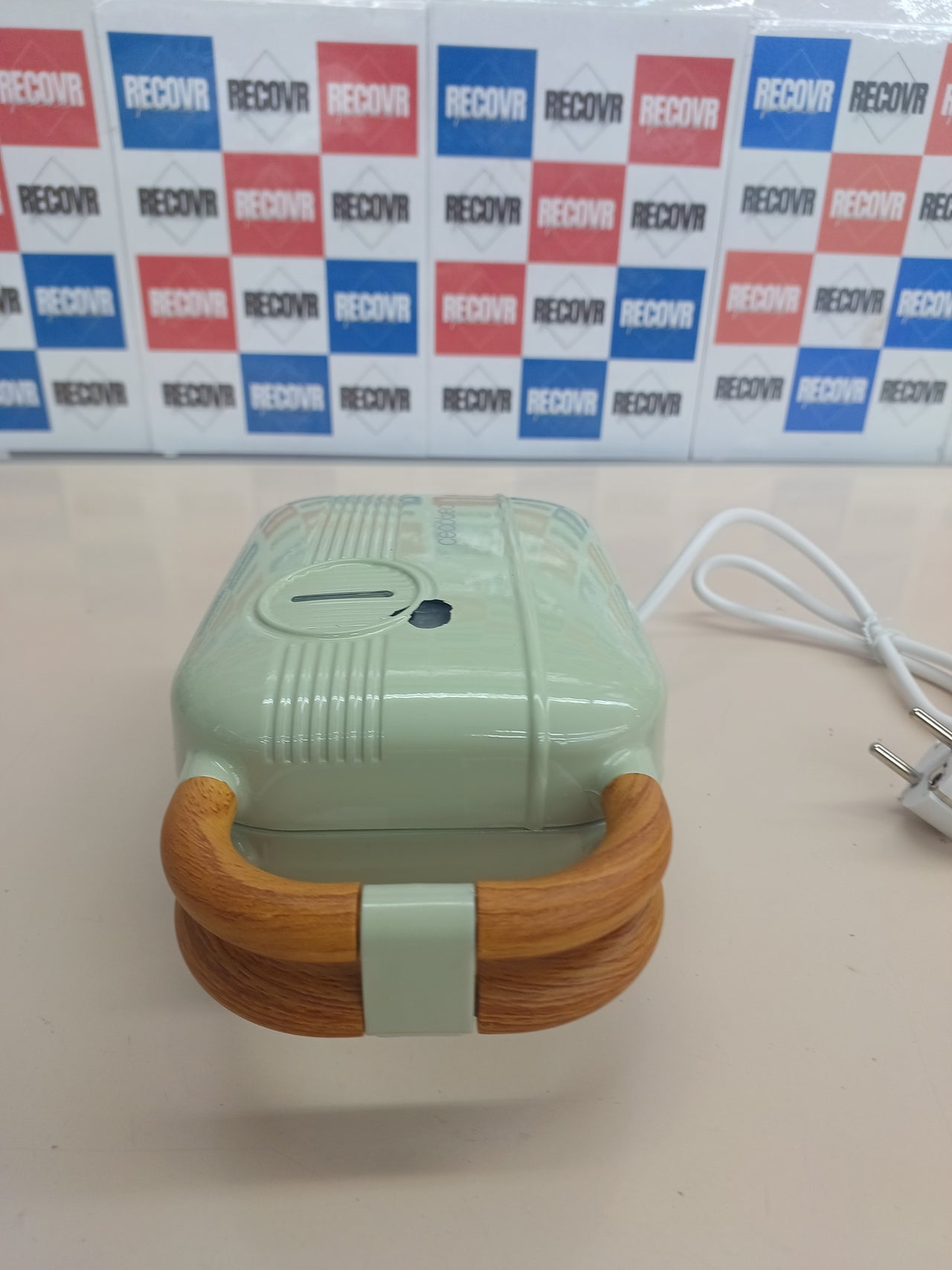 Sandwichera retro 700 W con 3 placas intercambiables CECOTEC