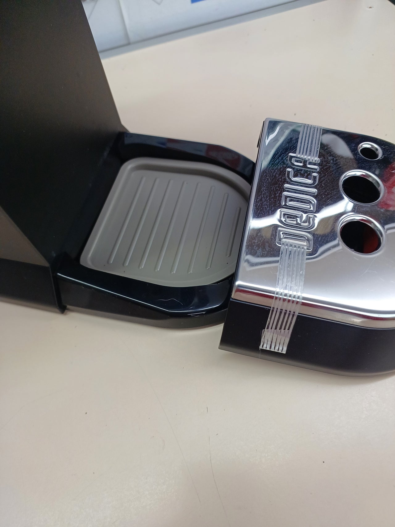 Cafetera espresso bomba acero 1,3 L negra - De'Longhi