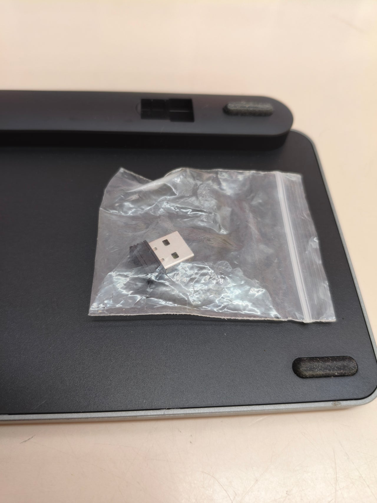 Teclado inalámbrico compacto con tecla AI