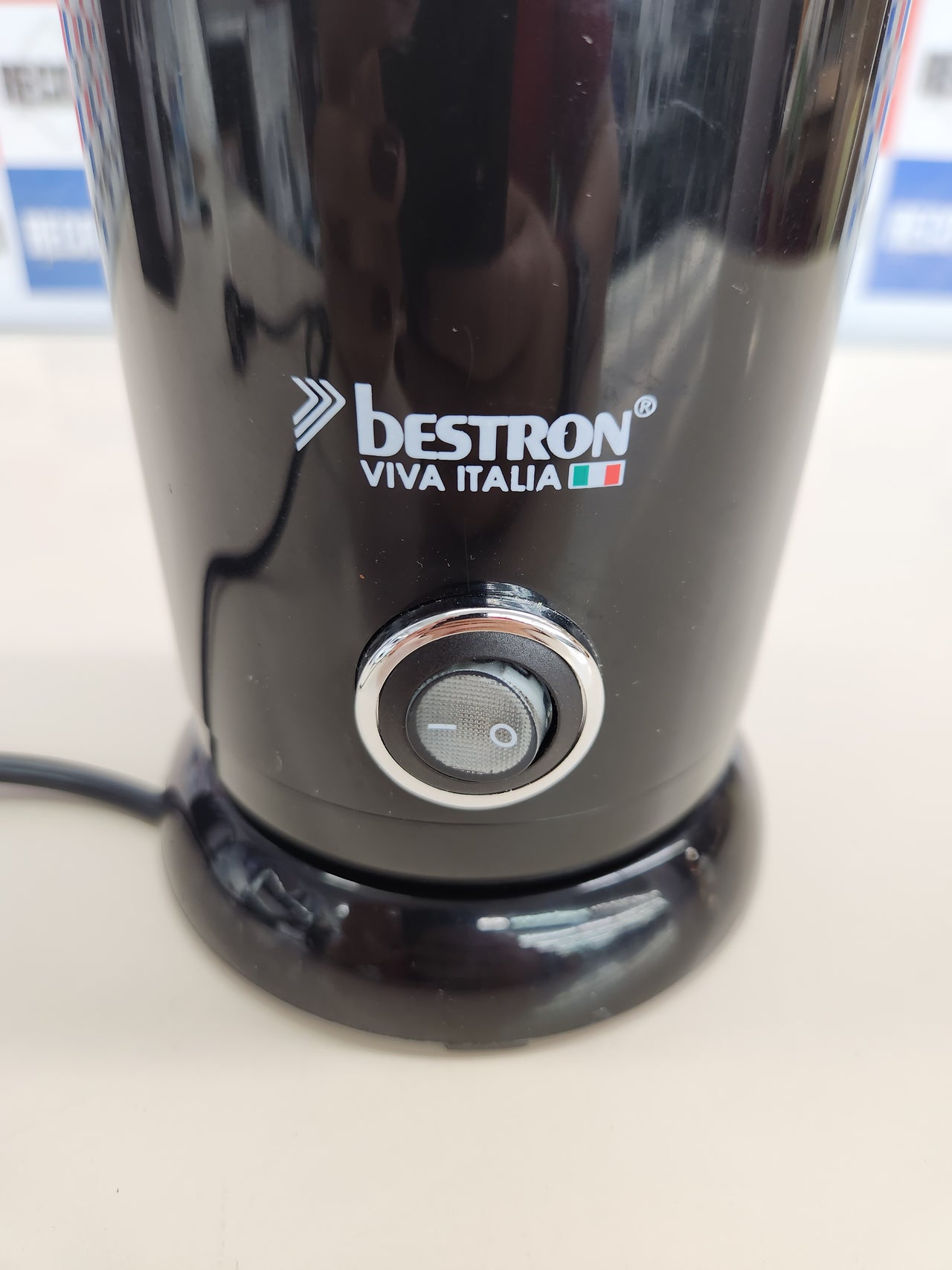 Espumador Leche 550 W, 300 ml Eléctrico, Viva Italia, Inalámbrico, Negro Bestron
